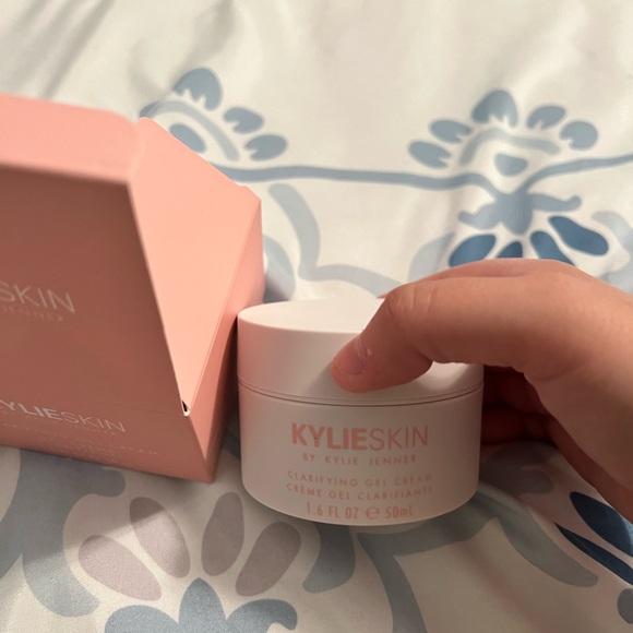 Kylie Skin Clarifying Gel Cream - Picture 2 of 2